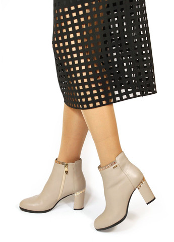 Бежеві демісезонна ботильони It-Girl