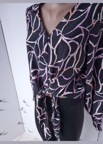 Чёрная блузка женская в абстрактный принт с завязкой спереди Vero Moda