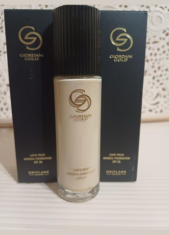 Стійка мінеральна тональна основа giordani gold spf 20 код 42104 світлий бежевий оріфлейм Oriflame (370955446)