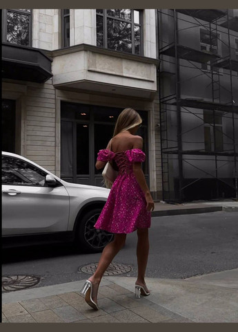 Малинова міні-сукня із софту малинова в квітковому принті з відкритими плечима No Brand з квітковим принтом