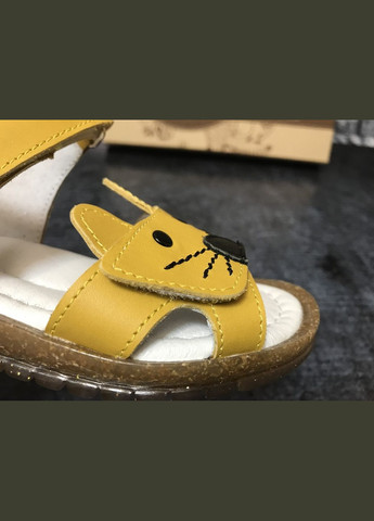 Желтые детские кожаные босоножки на липучке желтого цвета,, украина. Bistfor