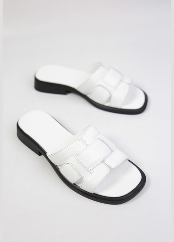 Белые шлепанци Benito