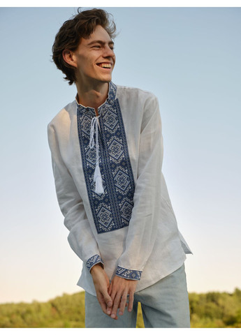 Молочная мужская вышиванка из льна фаддей синий MOTYV узор орнамент лен (361220036)