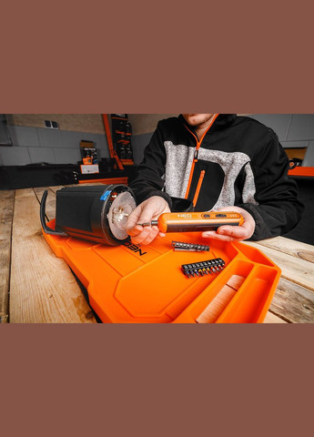 Отвертка аккумуляторная 4В1Х1.5А·год 4.5Нм 230об·мин 20 бит кейс 0.23кг Graphite (330030390)