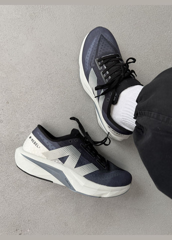 Синій Осінні кросівки чоловічі new balance fuelcell rebel v4 graphite grey white | нью беланс фьюлцел ребел сині No Brand