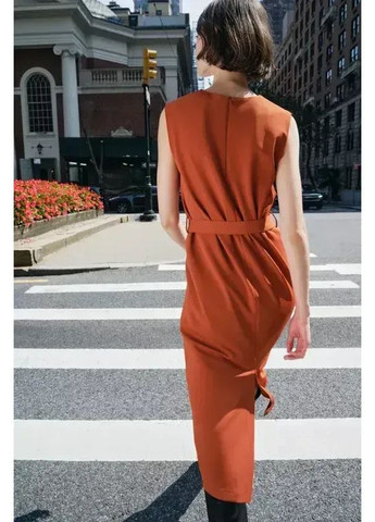 Коричнева сукня міді з ременем Zara