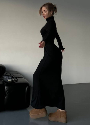 Черное повседневный повседневное приталенное макси платье с высоким воротником и вырезами под пальчик платье-водолазка Tik-Tak однотонное