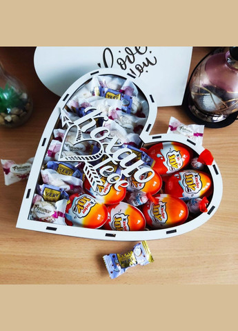 Подарунковий бокс з кіндерами та цукерками для дівчини на новий рік день народження 8 березня (ar109) No Brand (315888818)