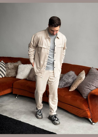 Бежевый демисезонный замшевый костюм двойка с рубашкой, брючный Україна