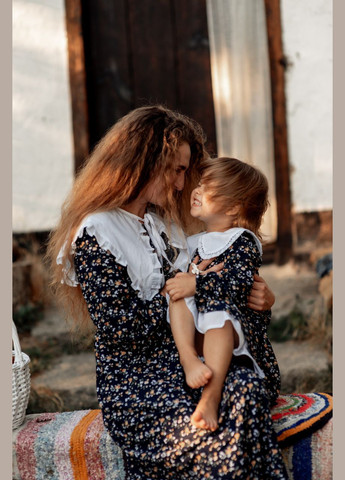 Тёмно-синее демисезонное девичье платье с батистовой отделкой V.O.G. (303106200)