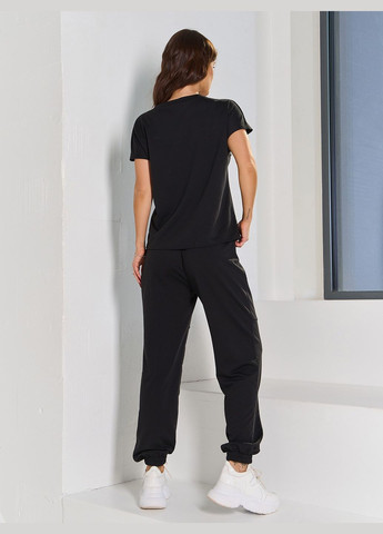 Трендовий брючний костюм із футболкою No Brand (322580601)