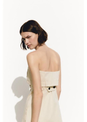 Бежевое платье-тренч меди длины Zara