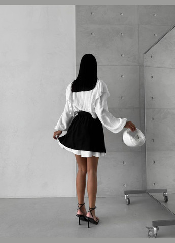 Белое кэжуал платье с баской с баской, с пышной юбкой Adelante однотонное