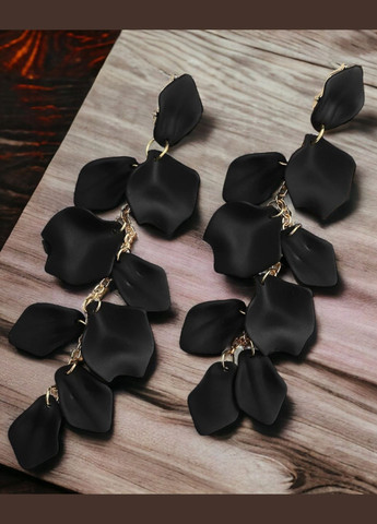 Сережки жіночі з пелюстками довгі Fashion Jewelry No Brand (331157736)