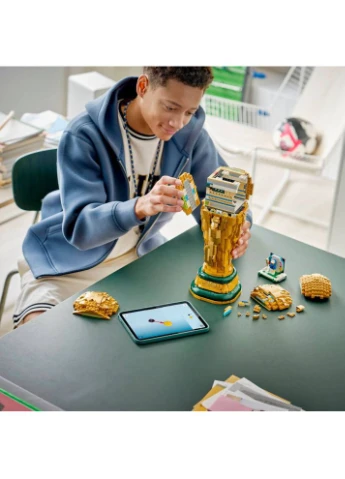 Конструктор Офіційний трофей чемпіонату світу з футболу FIFA 2842 ел (43020) Lego (400715063)
