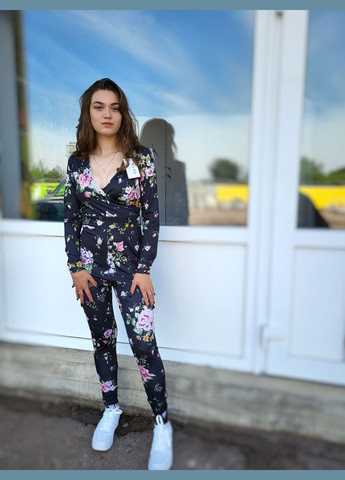 Комбінезон брючний жіночий в квітковий принт NA-KD комбінезон-брюки квітковий чорний поліестер