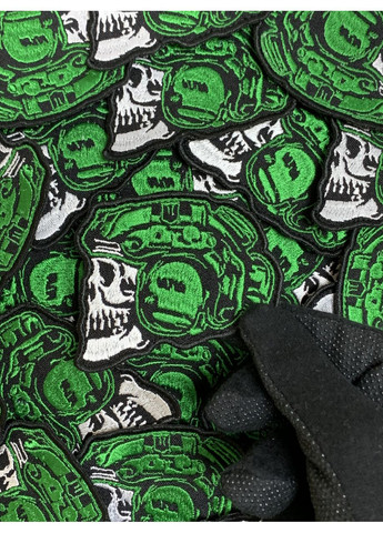 Шеврон Череп у шоломі (Форма контурна. На липучці) Розмір 7x8см No Brand (369924685)