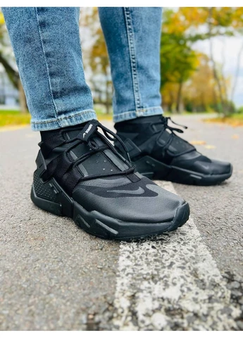 Чорні кросівки чоловічі nike huarachi gripp zip treple black найк хуарачі чорні демісезон No Brand