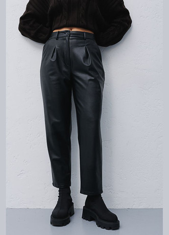 Женские брюки из кожзама серого цвета утепленные Arjen (289842657)