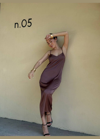 Темно-бежевое шёлковое платье на регулируемых бретельках в цвете: темный мокко No Brand однотонное