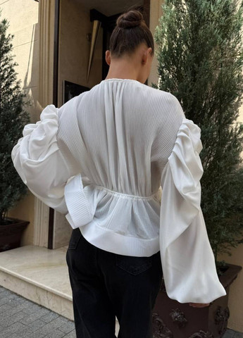 Біла вишукана вільна шифонова блузка на зав'язках з довгими об'ємними рукавами Allthings