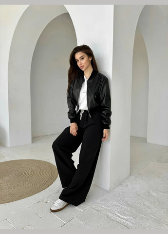 Черная женская куртка бомбер из эко кожи цвет черный р.42/44 454389 New Trend