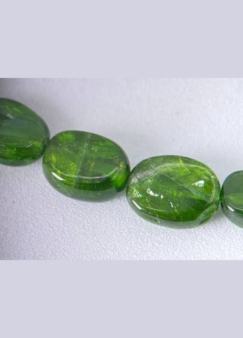 Діопсид на нитці без застібки 7*6*2 мм 40 см Зелений No Brand (337510780)