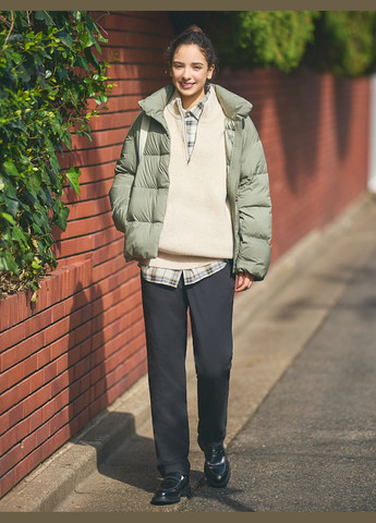 Оливковый (хаки) Пуховик Uniqlo
