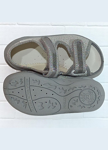 Серебряные ортопедические открытые тапочки в садик на липучках для девочки валди Waldi