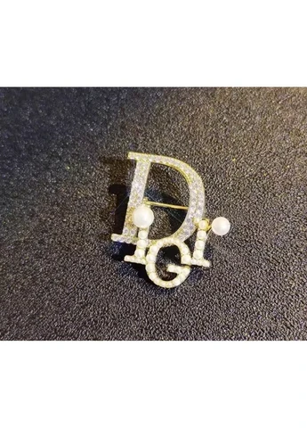 Брошка "D" (0139) China (356567653)