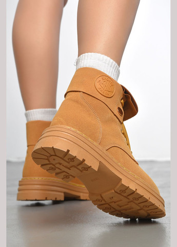 Осенние ботинки женские демисезонные песочного цвета дезерты Let's Shop без декора из искусственной замши