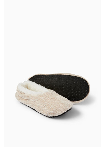 Бежевые тапочки из шинели с узором «косичка» C&A