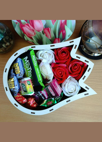 Бокс з солодощами та трояндами для дівчини на день закоханих 8 березня день народження (ar252) No Brand (341252317)