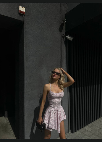 Шикарний літній короткий комбінезон без рукава та зі шнурівкою на спині, комбез у квітковому принті та відкритим декольте No Brand 490-1 білий