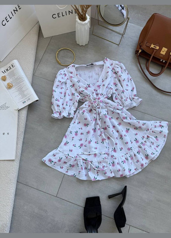 Білий повсякденний, коктейльна жіноча сукня міні у білому кольорі з рожевим квітковим принтом No Brand з квітковим принтом