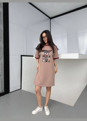 Бежевое повседневный женское платье-футболка с мультяшным принтом платье-футболка MonCher