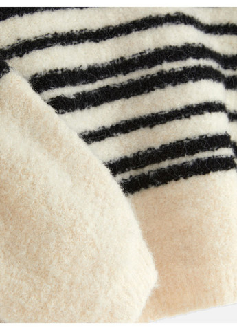 Молочный джемпер зима,молочный-черный, Primark