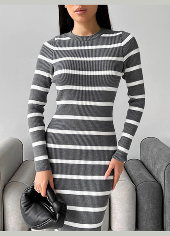 Серое женское платье миди в полоску цвет серый-белый р.42/46 449394 New Trend