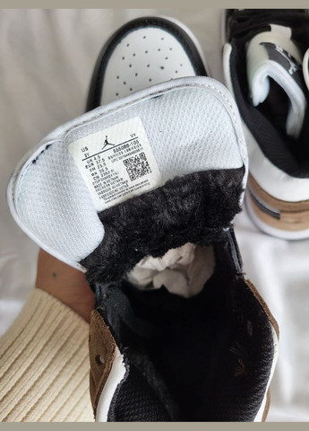 Черно-белые зимние кроссовки зимние мужские и женские nike air jordan 1 winter black white | найк аир джордан 1 черно-белые с мехом No Brand