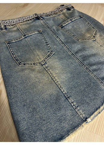 Спідниця жіноча джинсова Liana 426 середньої довжини з бахромою та етнопоясом блакитна Lian (336213234)