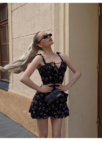 Чорна ніжна рожева сукня з баскою No Brand