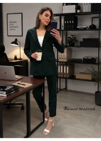 Жіночий класичний костюм з еврокостюмки No Brand (402540464)
