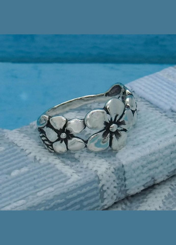 Серебряное кольцо "Три цветочка" 18 No Brand (350667207)