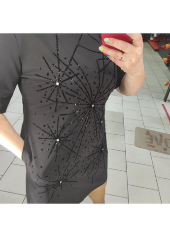 Черное платье прямое до колен стрейч короткий рукав декор 52 черное No Brand