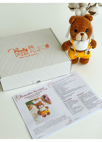 Набір для в'язання з покроковою інструкцією "Ведмедик в одязі " (20 см) No Brand (352474103)
