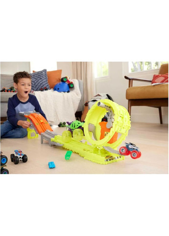 Трек Хот Вілс Виклик переслідування і 2 вантажівки: Скелезавр 1:24 та Кісткострус 1:64, Monster Trucks Hot Wheels (360715706)