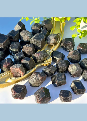 Необроблений камінь Червоного гранату 1 шт, розмір каменя 35х30 мм No Brand (317270353)