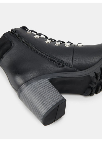 Осенние сапоги Sinsay