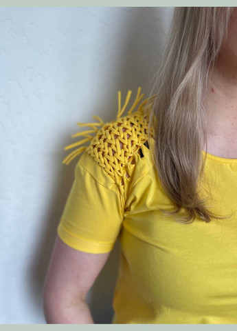 Женская хлопковая футболка с плетеными вставками желтая Capricious 135 - (334889328)