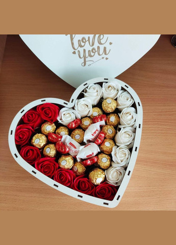 Подарунковий бокс серце з цукерками та трояндами для дівчини (ar66) No Brand (315888829)